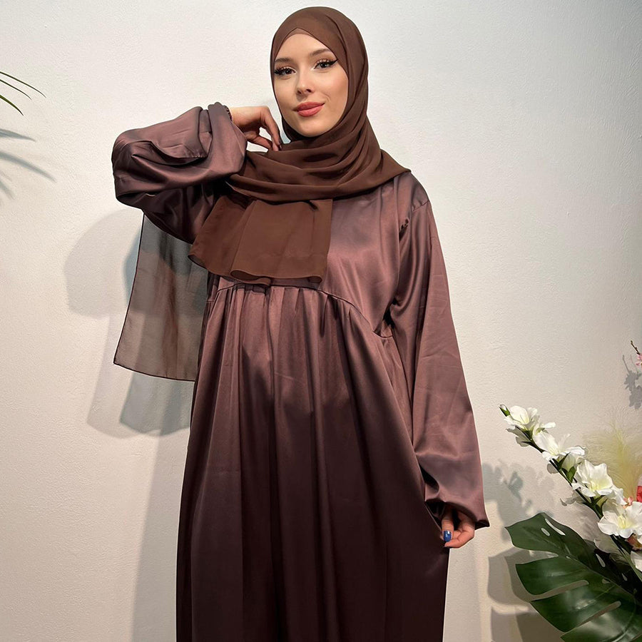 Elegance Reflection: Frontgeschlossene Armani-Satin Abaya