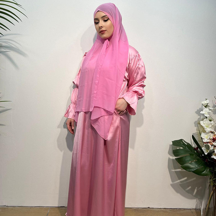 Elegante Finesse: Frontgeschlossene Abaya mit Plissee-Ärmeln in Rosa