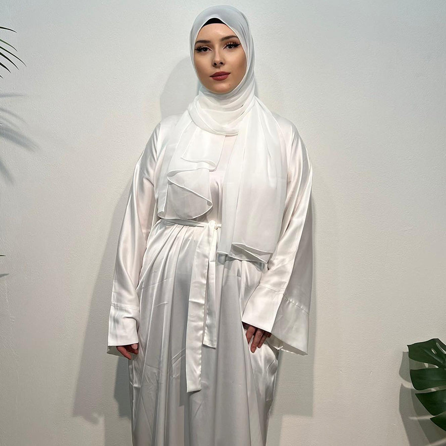 Perlenweiß Satin Abaya mit Gürtel